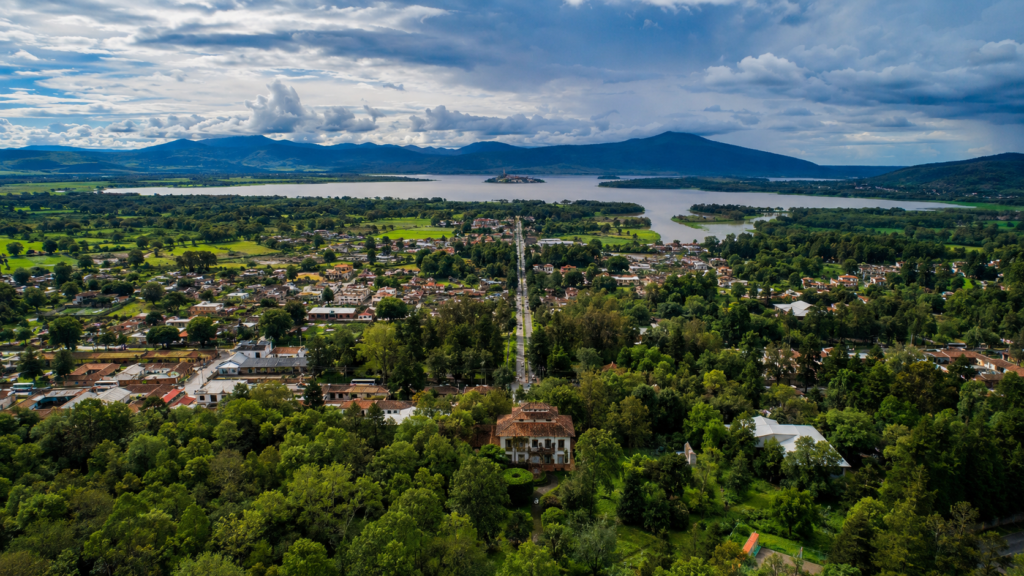 Lago de Pátzcuaro — Experiencia Michoacán Explorar el Lago de Pátzcuaro