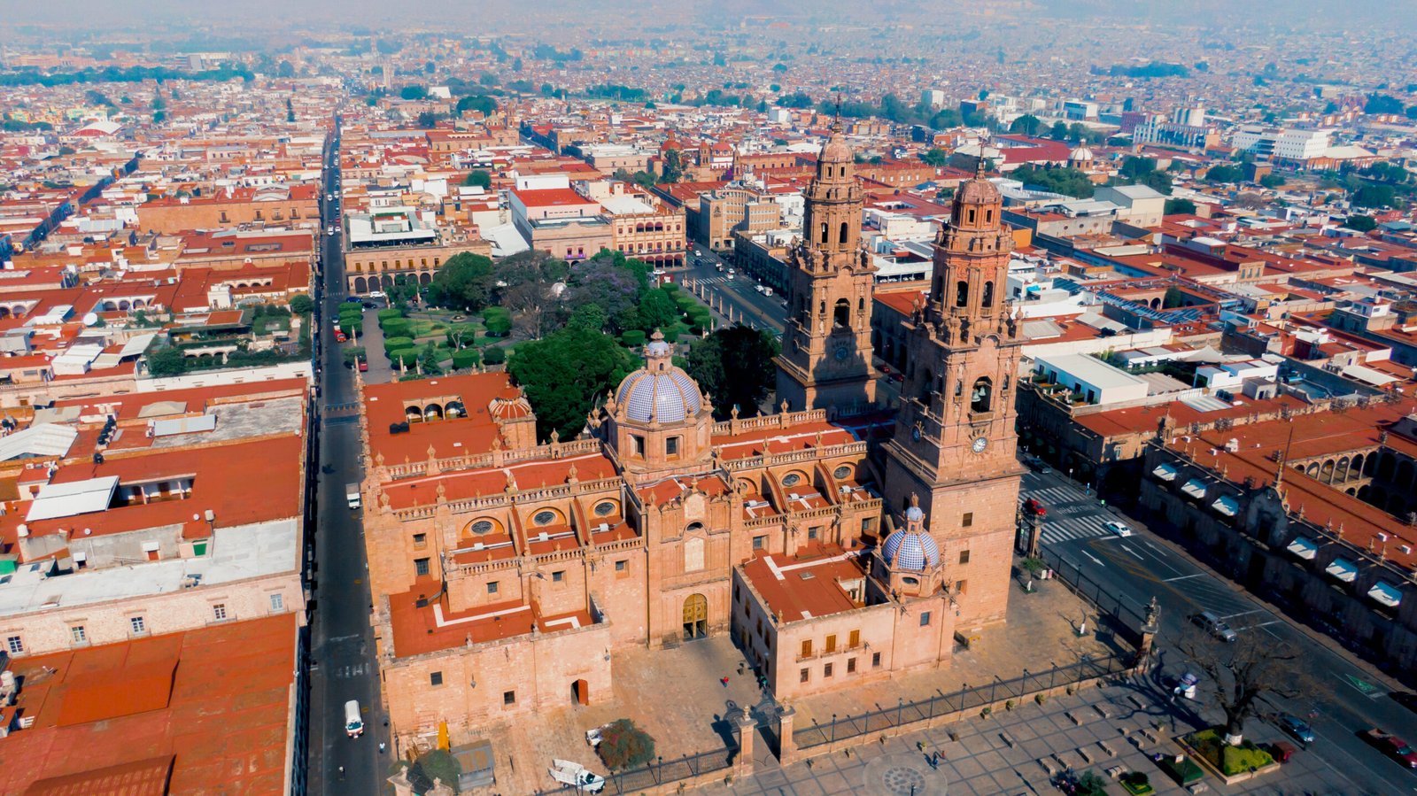 Vista aérea del centro histórico de Morelia y su trama urbana.